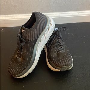 HOKA ONE ONE Clifton 5 - Size 7